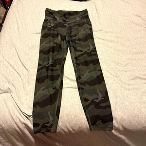 Old navy active camo leggings